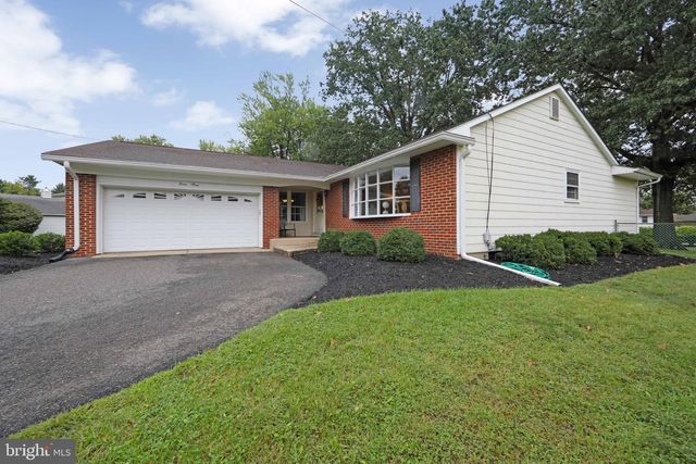 43 EDGEWOOD DR, Cherry Hill, NJ 08003