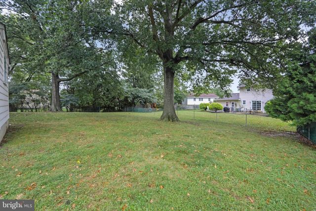 43 EDGEWOOD DR, Cherry Hill, NJ 08003