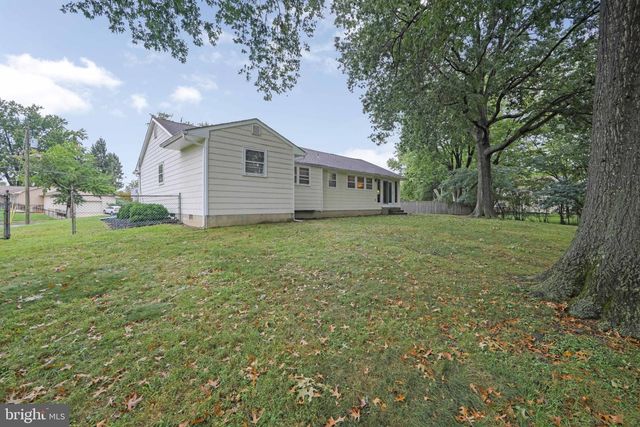 43 EDGEWOOD DR, Cherry Hill, NJ 08003