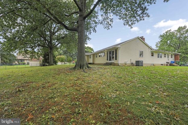 43 EDGEWOOD DR, Cherry Hill, NJ 08003