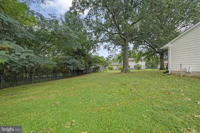 43 EDGEWOOD DR, Cherry Hill, NJ 08003