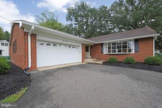 43 EDGEWOOD DR, Cherry Hill, NJ 08003