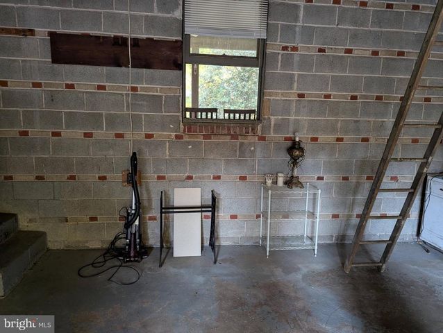 1415 WINDYBUSH RD, Wilmington, DE 19810