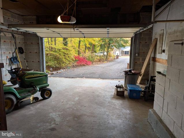 1415 WINDYBUSH RD, Wilmington, DE 19810