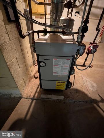 1415 WINDYBUSH RD, Wilmington, DE 19810