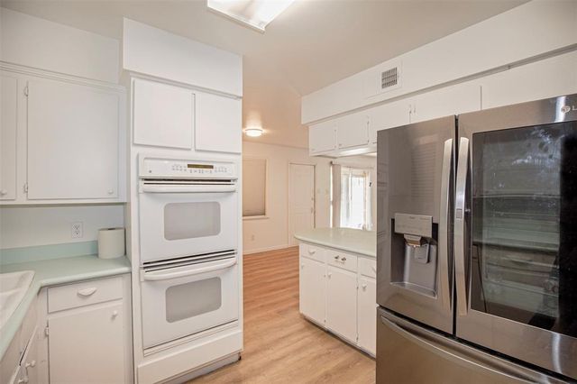 1523 19th Avenue N, Texas City, TX 77590