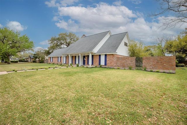 1523 19th Avenue N, Texas City, TX 77590