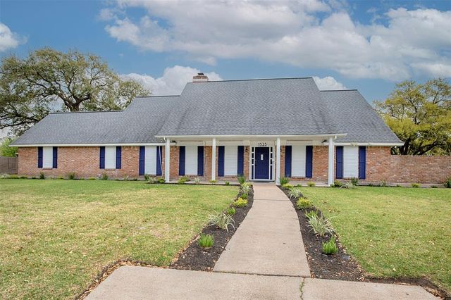 1523 19th Avenue N, Texas City, TX 77590