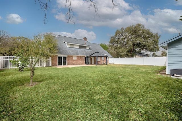 1523 19th Avenue N, Texas City, TX 77590