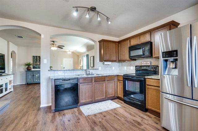 1606 Meadow Creek Drive, Princeton, TX 75407