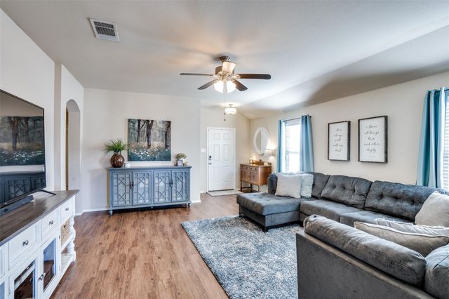 1606 Meadow Creek Drive, Princeton, TX 75407