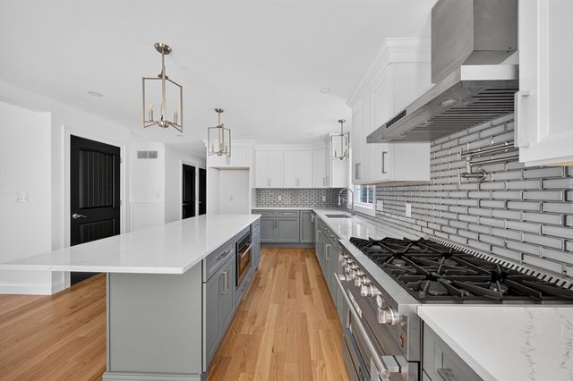 44 Slade St, Dartmouth, MA 02747
