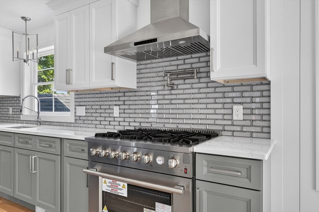 44 Slade St, Dartmouth, MA 02747