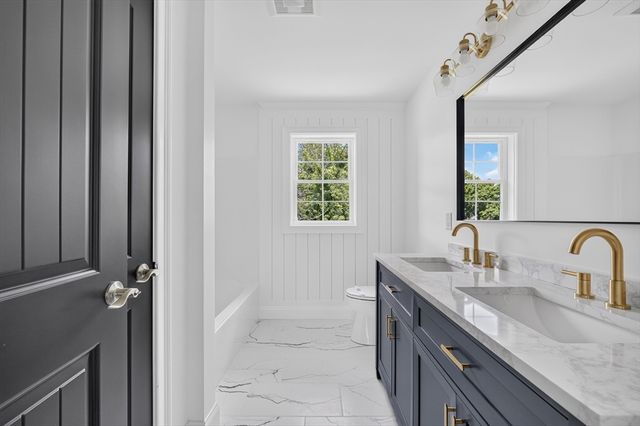 44 Slade St, Dartmouth, MA 02747