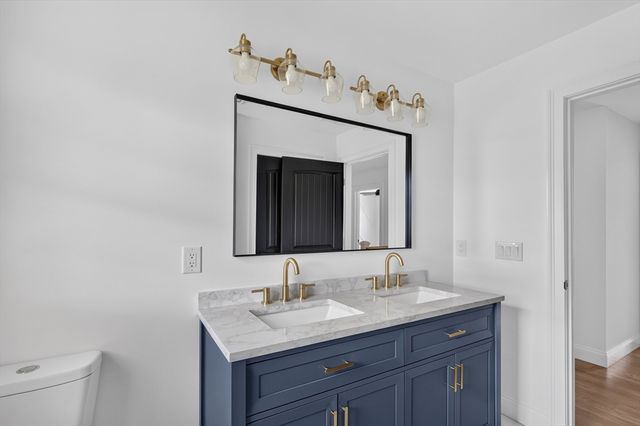 44 Slade St, Dartmouth, MA 02747
