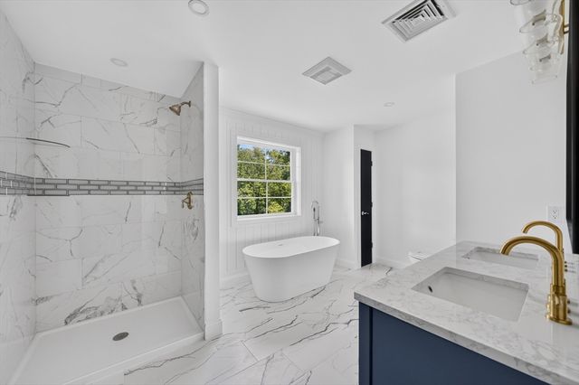 44 Slade St, Dartmouth, MA 02747