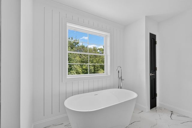 44 Slade St, Dartmouth, MA 02747