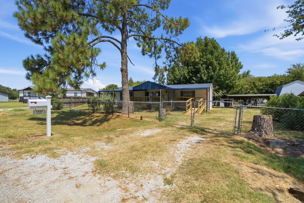 1932 Gale Drive, Pelican Bay, TX 76020
