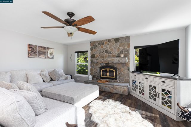 3950 Oakmont Drive, Clearlake, CA 95422