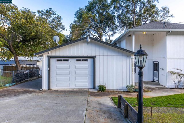 3950 Oakmont Drive, Clearlake, CA 95422