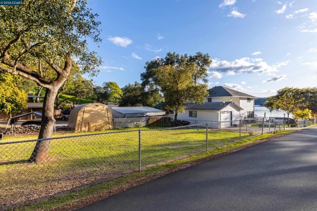 3950 Oakmont Drive, Clearlake, CA 95422