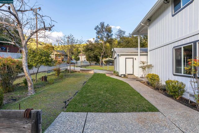 3950 Oakmont Drive, Clearlake, CA 95422