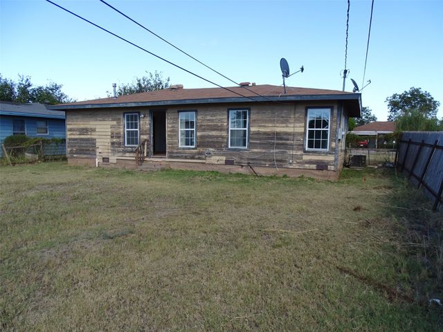 330 Avenue M, Anson, TX 79501