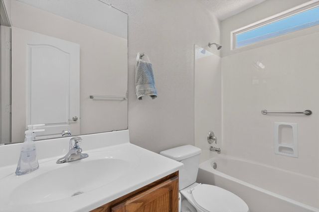 2470 Corvara Drive SE, Rio Rancho, NM 87124