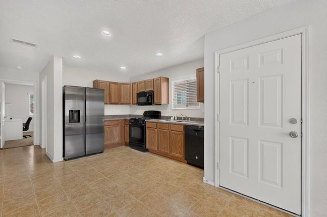 2470 Corvara Drive SE, Rio Rancho, NM 87124