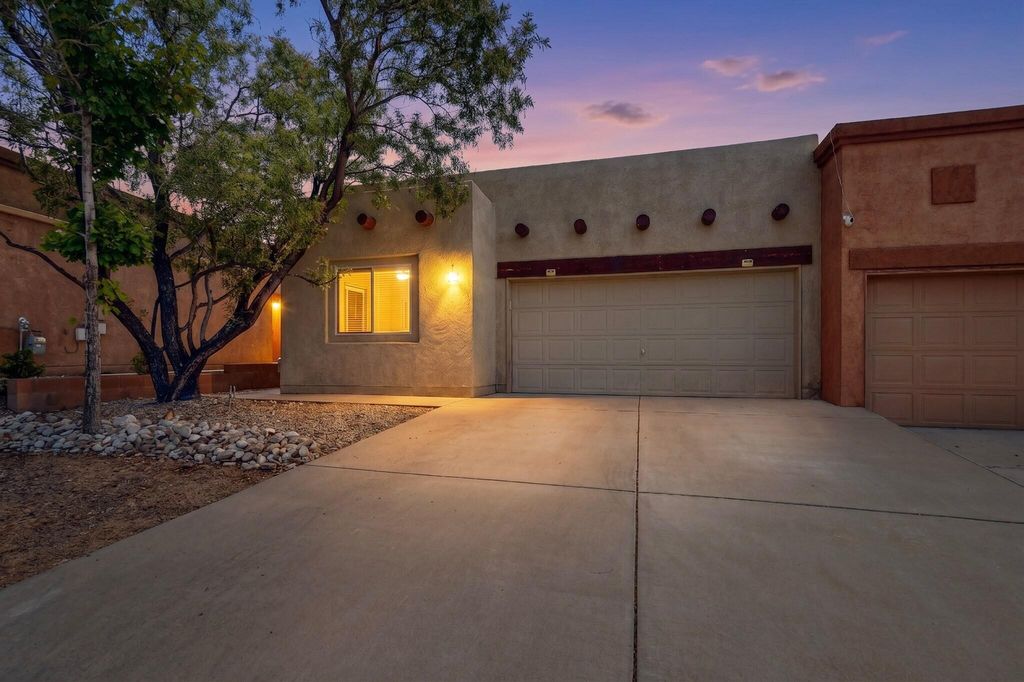 2470 Corvara Drive SE, Rio Rancho, NM 87124