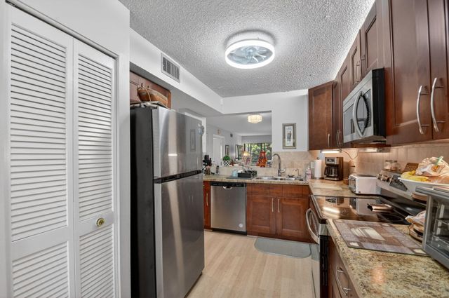 10173 Mangrove Drive 204, Boynton Beach, FL 33437