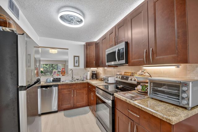 10173 Mangrove Drive 204, Boynton Beach, FL 33437
