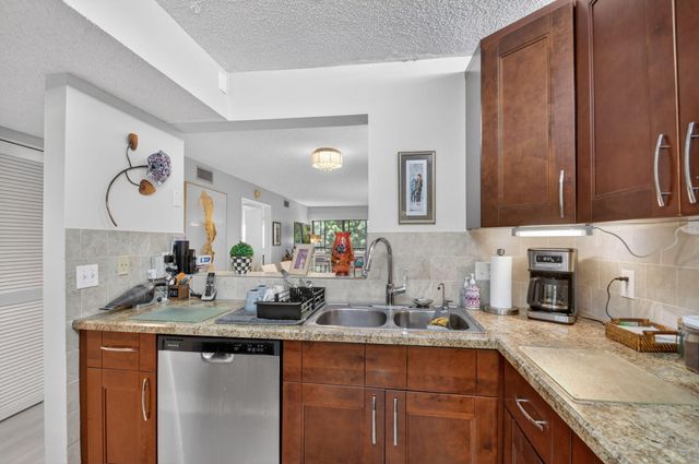 10173 Mangrove Drive 204, Boynton Beach, FL 33437