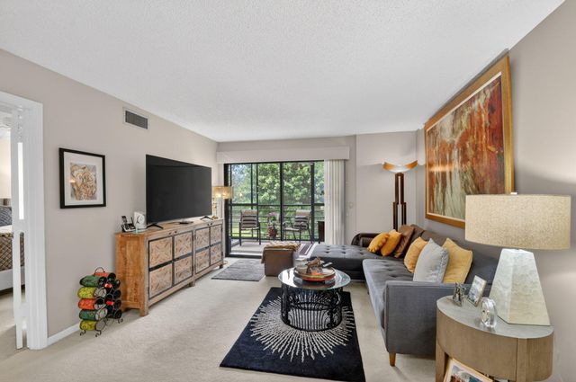 10173 Mangrove Drive 204, Boynton Beach, FL 33437