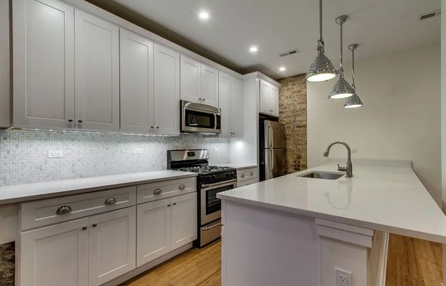 2735 N Francisco Avenue G, Chicago, IL 60647