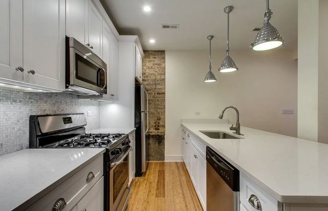 2735 N Francisco Avenue G, Chicago, IL 60647