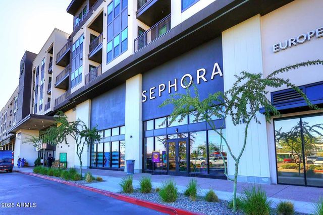 13818 N 43rd Street, Phoenix, AZ 85032