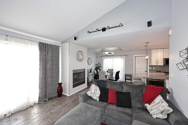 13818 N 43rd Street, Phoenix, AZ 85032