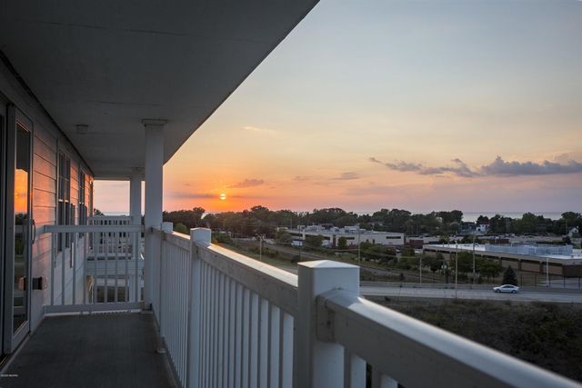 800 Whitwam Drive 1 & 1A, Saint Joseph, MI 49085