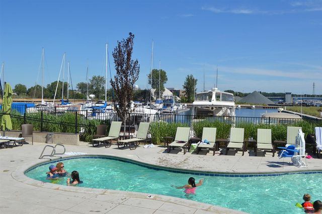 800 Whitwam Drive 1 & 1A, Saint Joseph, MI 49085