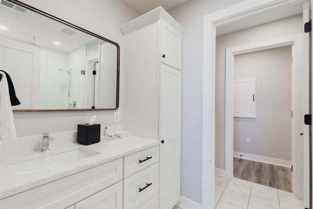 800 Whitwam Drive 1 & 1A, Saint Joseph, MI 49085
