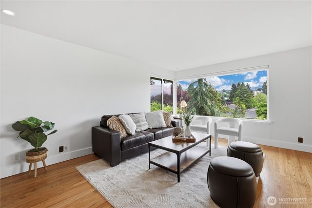4543 50th Avenue SW, Seattle, WA 98116