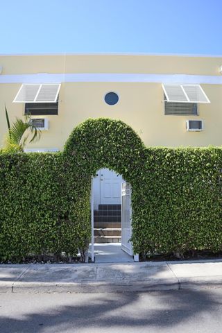 172 N COUNTY Road 2, Palm Beach, FL 33480