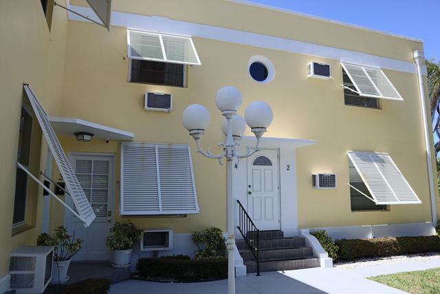 172 N COUNTY Road 2, Palm Beach, FL 33480