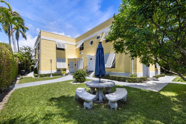 172 N COUNTY Road 2, Palm Beach, FL 33480
