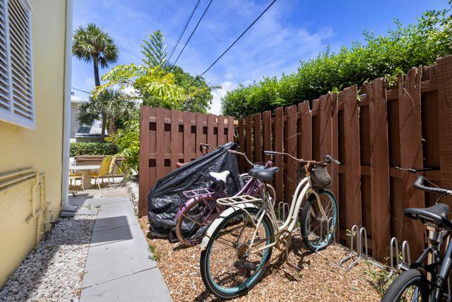 172 N COUNTY Road 2, Palm Beach, FL 33480