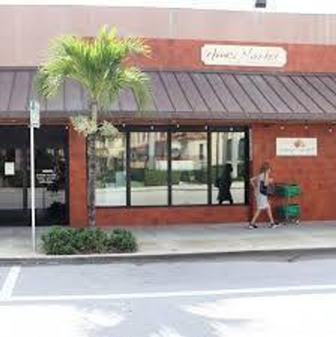 172 N COUNTY Road 2, Palm Beach, FL 33480