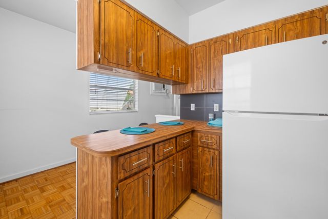 172 N COUNTY Road 2, Palm Beach, FL 33480