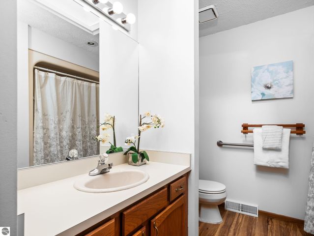 2189 Hammond Place E # 57, Traverse City, MI 49686