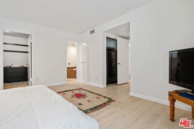 3135 CHANDELLE Road, Los Angeles, CA 90046